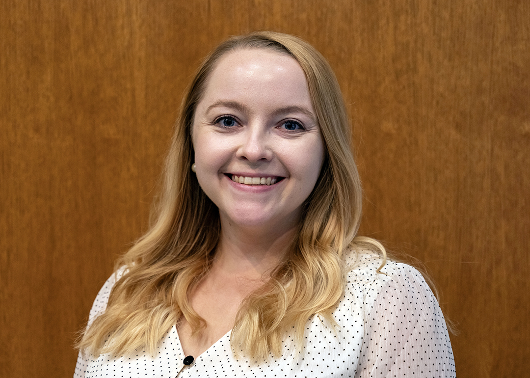 Lauren Holt headshot