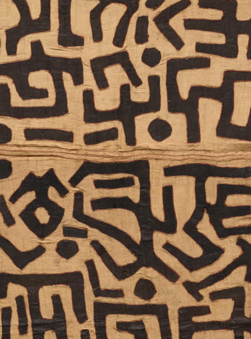 Raffia cloth with appliqué in dark brown 